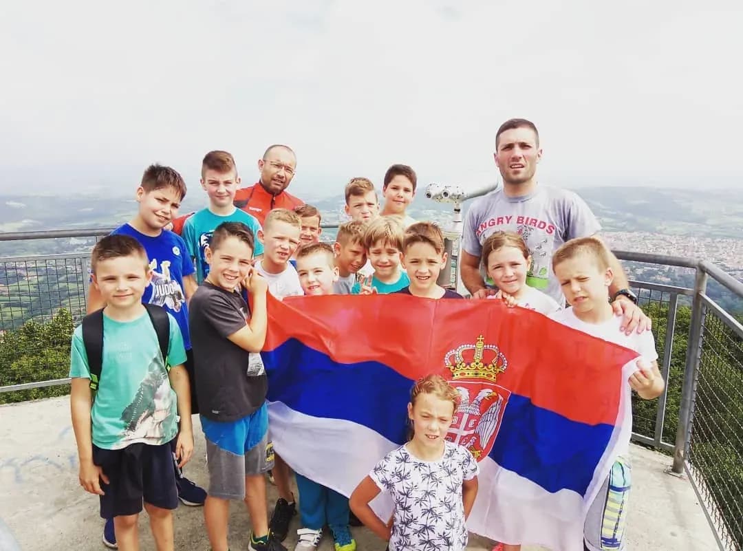 Деца и тренери Џудо клуба Винча на летњем кампу